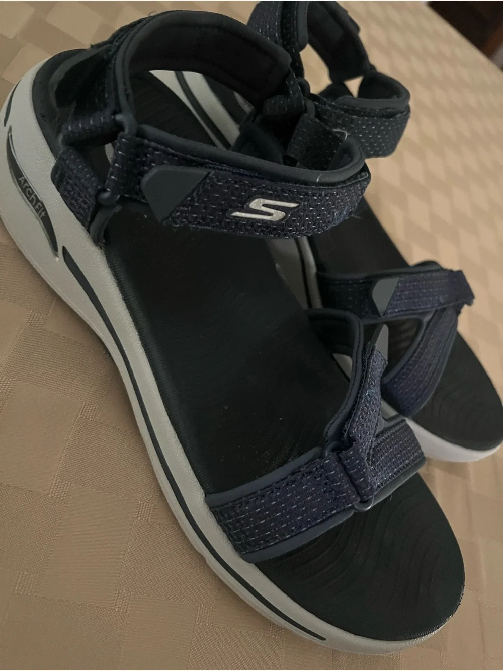 Skechers Women's Go Walk Arch Fit Mesh Quarter Strap Size 9